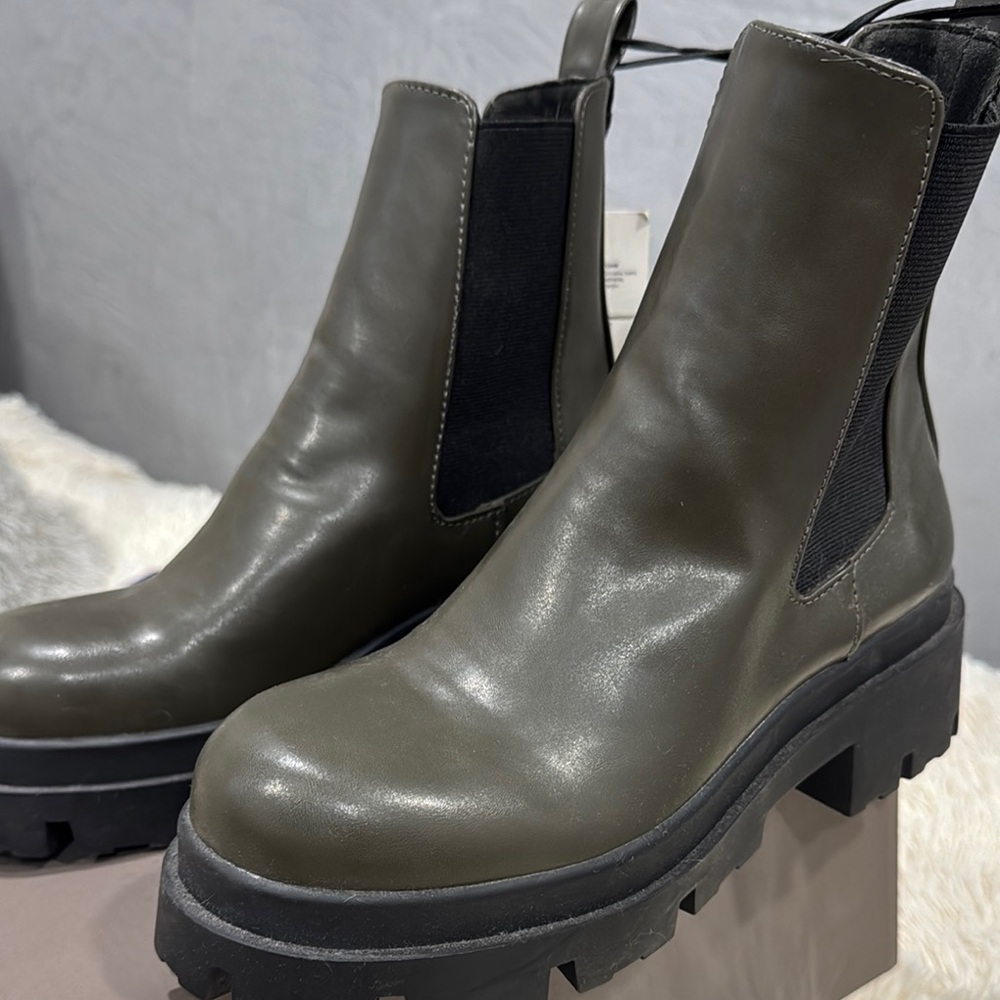 Olive Green Women's Chelsea Boots